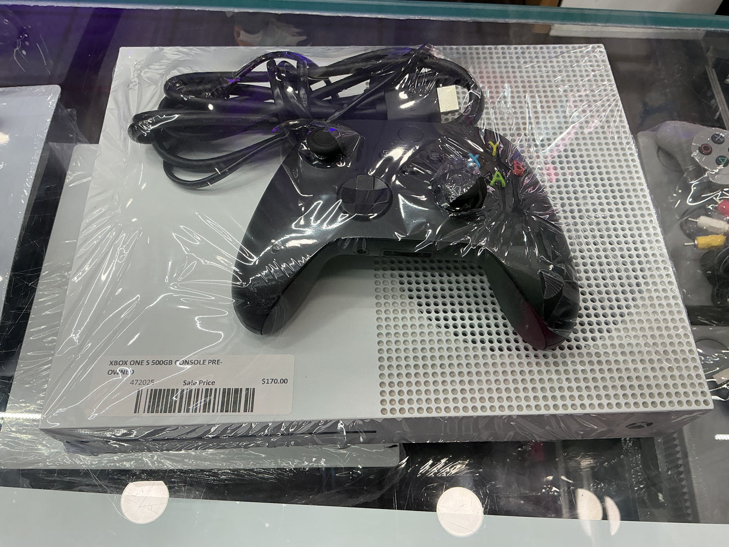 6896